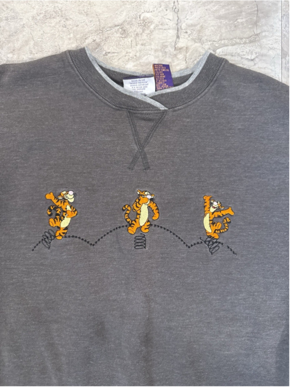 Vintage Winnie The Pooh “Tigger” Embroidered Logo Sweatshirt Sz XL